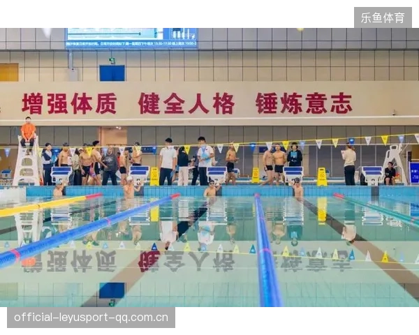 游泳终点冲刺震撼全场：用力到极致，惊呼评分的背后故事